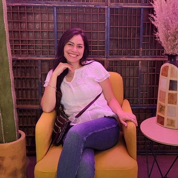Meet your Posher, Tamara - Picture 1 of 3